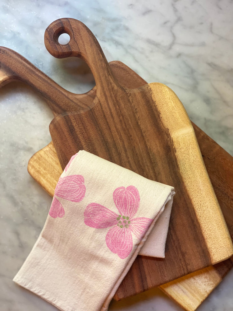 
                  
                    Load image into Gallery viewer, Tuckahoes Hardwood Charcuterie board with handle, Live edge
                  
                